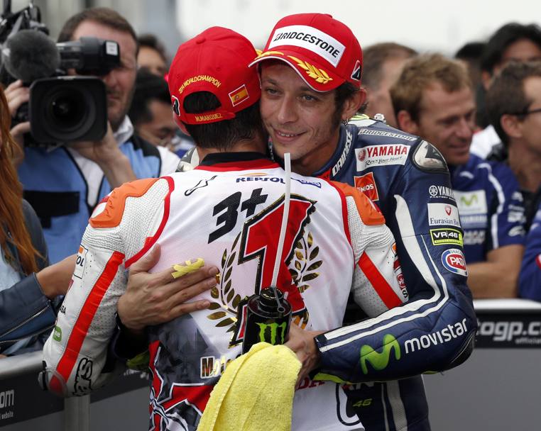 L&#39;abbraccio con Rossi. Reuters